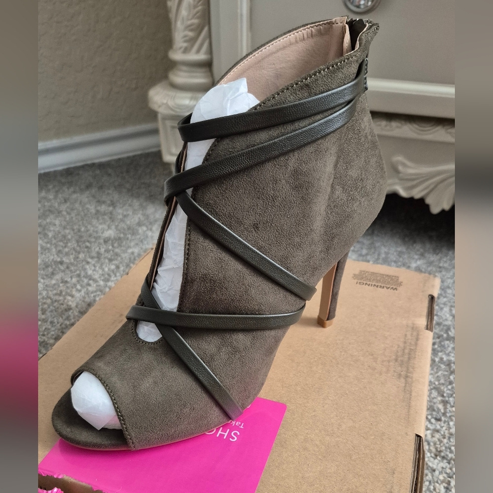 Elegant Peep-Toe Ankle Booties